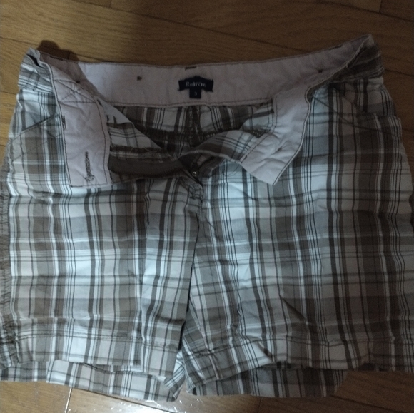 Shorts - Picture 1 of 2